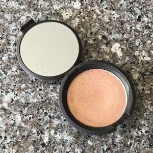 BECCA Champaign Pop Highlighter